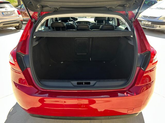 PEUGEOT 308 ALLURE 1.2 E-THP AUTO SPANISH LHD IN SPAIN 78000 MILES SUPERB 2015